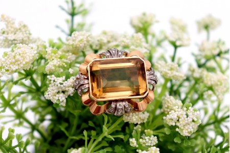 Pregadeira em ouro com lascas de diamantes