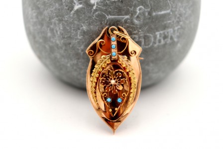 Pregadeira/Medalha em ouro com turquesas incrustadas