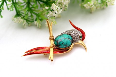 Alfinete em ouro em forma de pássaro com lascas de diamantes em talhe brilhante 