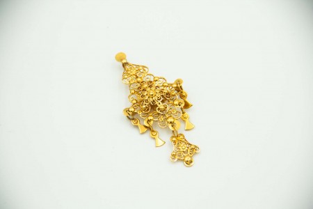 Pregadeira em ouro amarelo ao estilo sáquilè com pingentes articulados