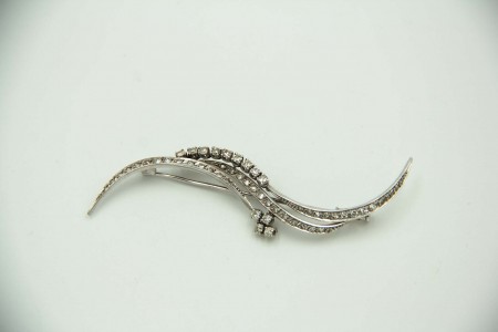 Pregadeira em ouro branco com diamantes (13) com em talhe brilhante 16/16 e (40)