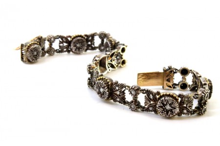 Pulseira em ouro e prata articulada com sete diamantes em talhe brilhante 