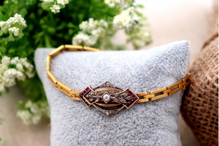 Pulseira em ouro e prata de elos recortados com diamante em talhe brilhante 