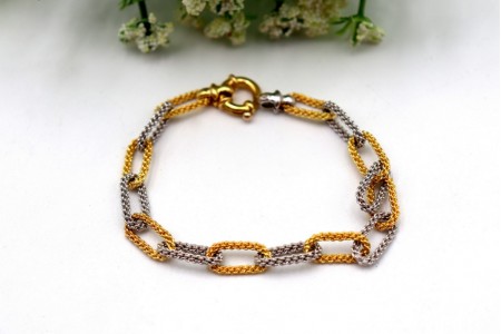 Pulseira em ouro bicolor com elos alternados e relevados.