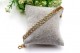 Pulseira em ouro com elos recortados.