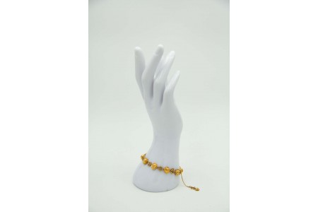 Pulseira de ouro amarelo em forma de rosas e flores com lascas de diamantes.