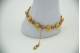Pulseira de ouro amarelo em forma de rosas e flores com lascas de diamantes.