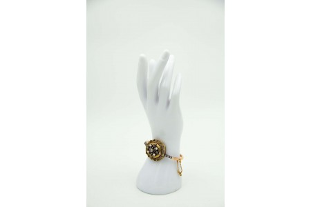Pulseira de ouro amarelo com quatro pérolas  e diamantes