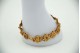 Pulseira articulada em ouro amarelo com elos filigranadas e aplicação de rosinha