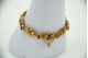 Pulseira articulada de ouro amarelo com rosinhas relevadas, lascas de diamantes
