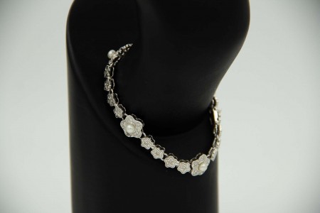 Pulseira de ouro branco de elos articulados com diamantes (30) em talhe brilhant