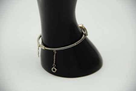 Pulseira em ouro branco com corrente de segurança ao estilo escrava, diamantes