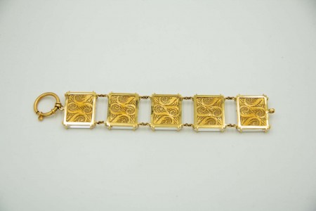 Pulseira com diamantes articulada em cinco partes em ouro amarelo trabalhado