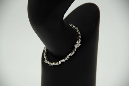 Pulseira articulada de ouro branco com diamantes (28) em talhe brilhante 8/8 
