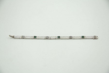 Pulseira em ouro branco martelado e elos articulados, diamantes (16)