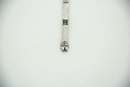 Pulseira em ouro branco martelado e elos articulados, diamantes (16)