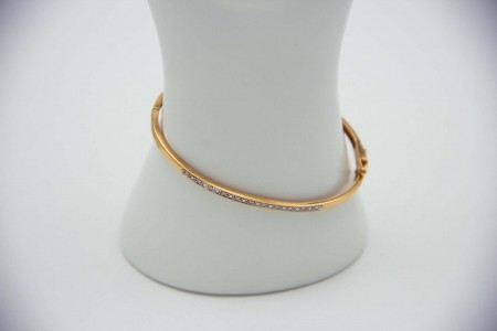 Pulseira de ouro amarelo com pequenos diamantes encastrados
