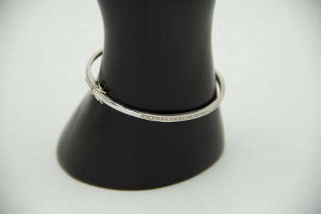 Pulseira em ouro branco ao estilo escrava com diamantes (11) em talhe brilhante 