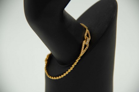 Pulseira em ouro amarelo em forma de laço e diamantes (31) em talhe brilhante