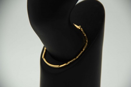 Pulseira articulada em ouro amarelo com elos alternados e (15) diamantes 