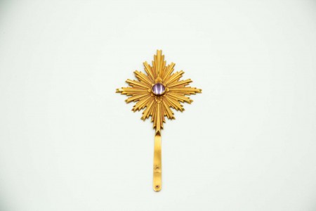 Resplendor em ouro amarelo com ametista polida