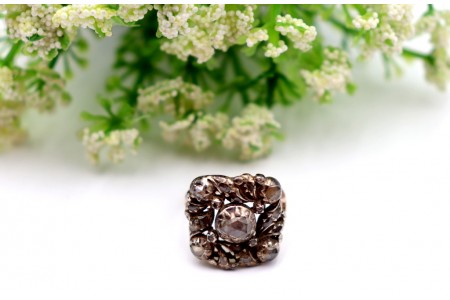  Anel em ouro e prata diamantes em talhe rosa.