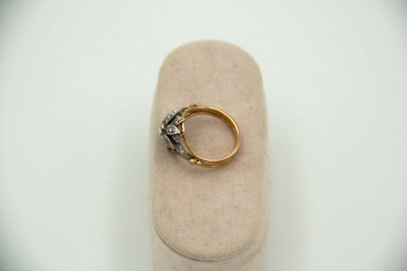 Anel em ouro amarelo e prata com diamantes em talhe brilhante 8/8.