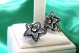 Par de brincos em ouro e prata em forma de flor com zircónia e lascas 