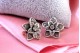 Brincos em ouro e prata em forma de flor com zircónias e lascas de diamante.