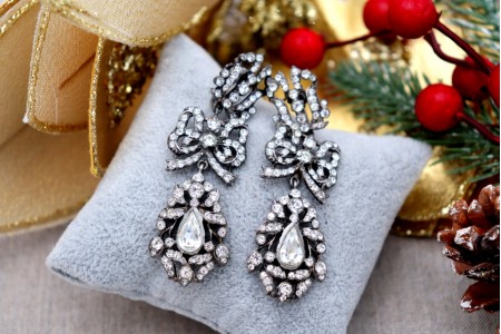 Brincos em ouro e prata com lascas de diamantes em talhe brilhante em pingente