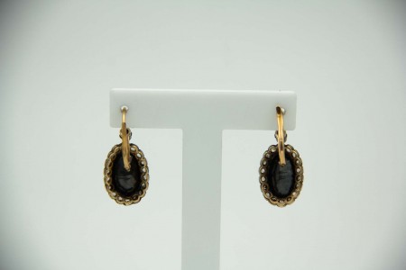 Par de brincos em ouro e prata com pedras e diamantes