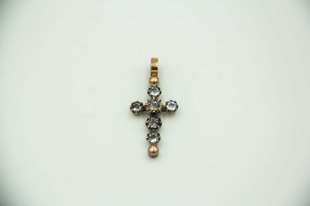 Cruz de ouro e prata com zircónias aplicadas