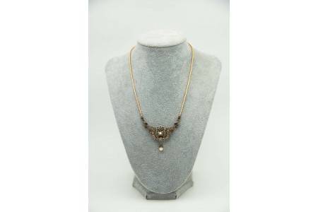 Gargantilha de ouro e prata com lascas de diamantes, pérolas de cultura 