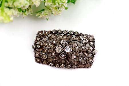 Pregadeira de ouro e prata com diamantes em talhe brilhante antigo com lascas