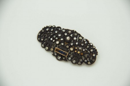 Pregadeira de prata e ouro com diamantes em talhe brilhante e lascas de diamante