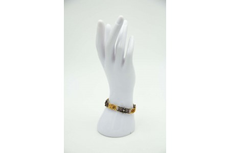  Pulseira de ouro e prata articulada com relevos em forma de rosas e diamantes