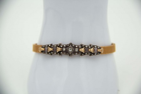 Pulseira de ouro e prata com pequenos diamantes encastrados