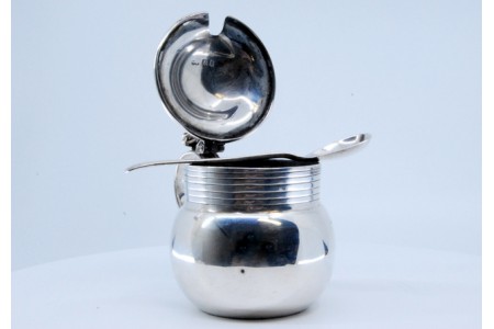 Açucareiro em prata com colher e alma em vidro, período George V.