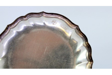 Aneleira em prata lisa com friso duplo na envolvência.