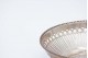 Taça em prata vazada em gradinha com friso perlado no bordo e de formato circular
