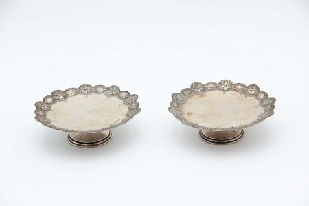 Par de aneleiras em prata de pé alto Par de aneleiras em prata de pé alto