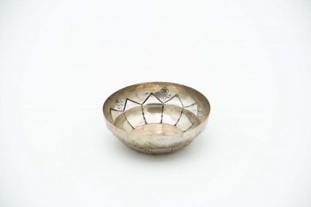 Aneleira de prata em forma de taça com motivos floaris  Aneleira de prata em forma de taça com motivos floaris