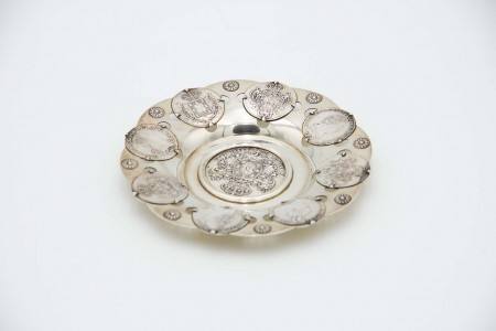  Aneleira circular em prata com nove moedas alusivas à Monárquia Portuguesa.