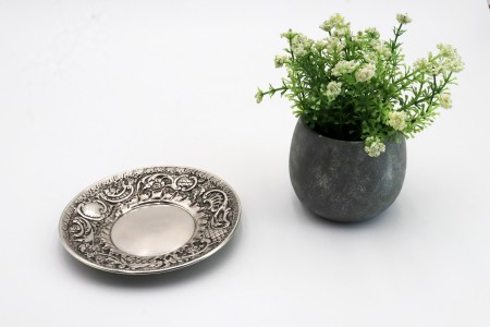 Bilheteira em prata com motivos florais e vegetalistas em alto relevo