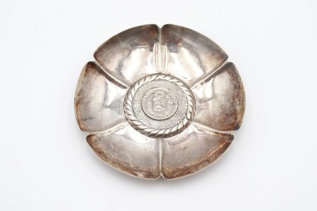 Bilheteira em prata gomada com centro relevado e adornado com moeda peruana