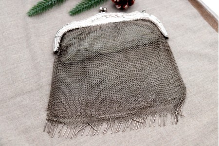 Bolsa de prata com arco perlado