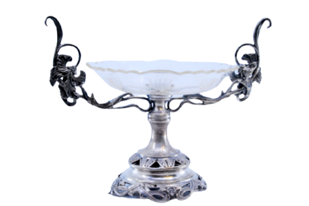 Bomboneira em prata com prato em vidro gravado a ácido, com base e asa recortadas.