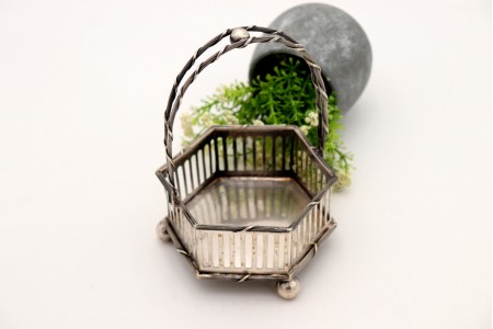  Bomboneira em prata com recortes e vazamentos