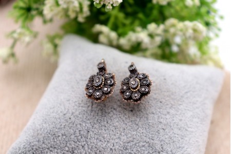  Brincos em prata e ouro com lascas de diamantes e aplicações