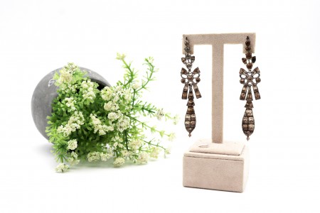 Brincos em prata com crisólitas (quartz) em forma de laço com pendentes